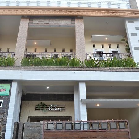 Griya Nelwan Guest House Маланг Экстерьер фото