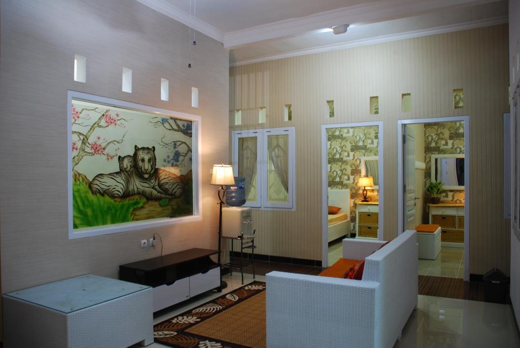 Griya Nelwan Guest House Маланг Экстерьер фото